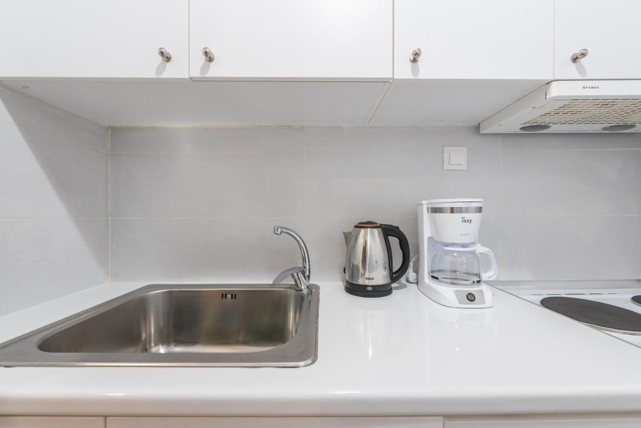 Apartment At Megaro Mousikis St Semi Basement 1Bed 2 Pers Atenas Exterior foto