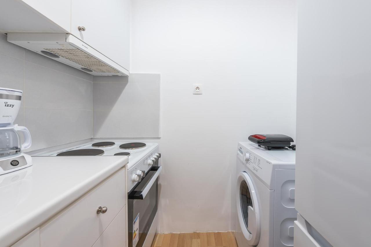Apartment At Megaro Mousikis St Semi Basement 1Bed 2 Pers Atenas Exterior foto